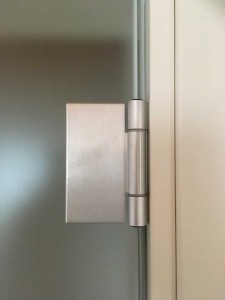 Porta_battente_tutto_vetro_satinata_battenti_vetro_pordenone_treviso_vetra_porte_di_vetro (22) 